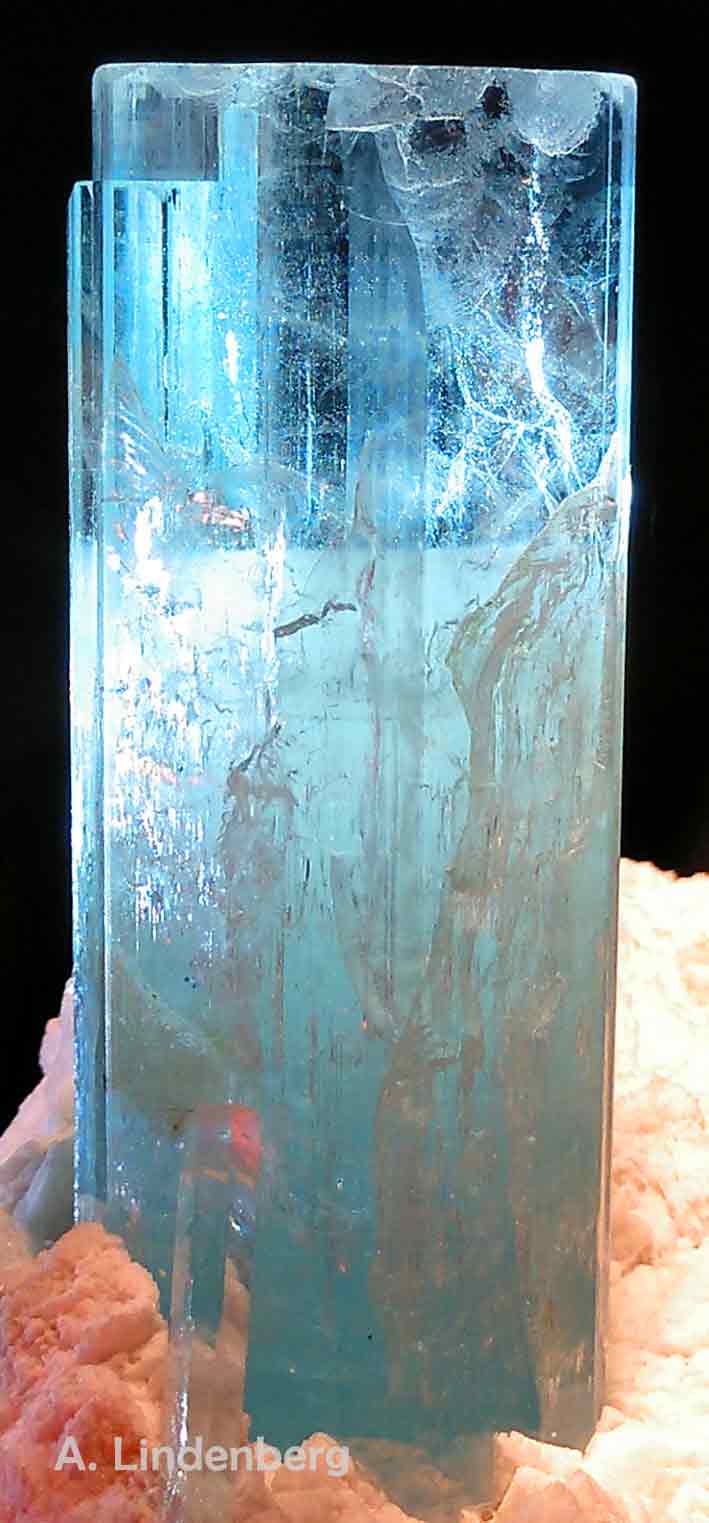 Annes Seelengarten, Säule aus hellblauem Kristall, durchsichtig